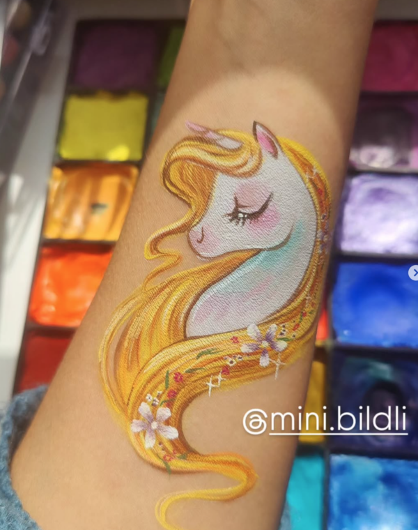 Kinderschminken Zürich für Kindergeburtstag und Events | Professionelles Face Painting für unvergessliche Momente Einhorn Unicorn